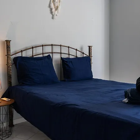 Strip Apartment *